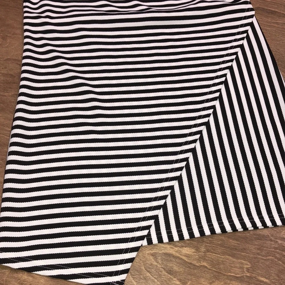TOBI size xsmall black & white shift dress - Picture 3 of 7